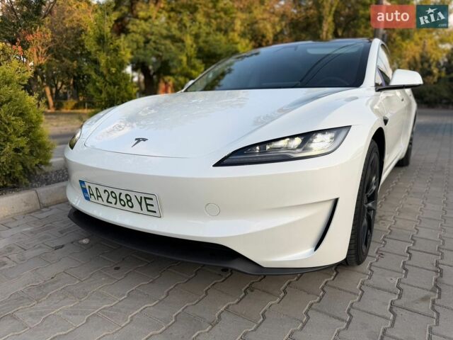 Білий Тесла Модель 3, об'ємом двигуна 0 л та пробігом 24 тис. км за 31999 $, фото 1 на Automoto.ua