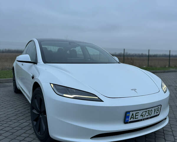 Белый Тесла Модель 3, объемом двигателя 0 л и пробегом 2 тыс. км за 32700 $, фото 1 на Automoto.ua
