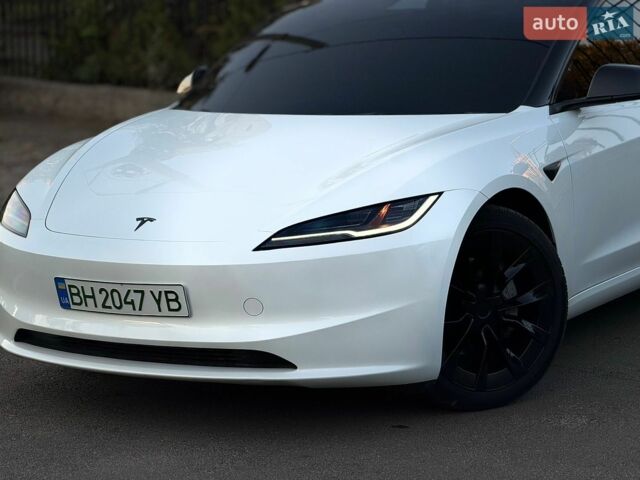 Белый Тесла Модель 3, объемом двигателя 0 л и пробегом 32 тыс. км за 31500 $, фото 1 на Automoto.ua