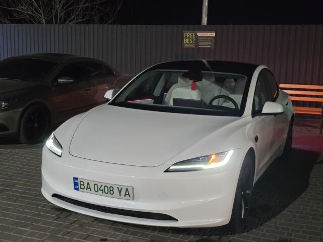 Белый Тесла Модель 3, объемом двигателя 0 л и пробегом 3 тыс. км за 27500 $, фото 1 на Automoto.ua