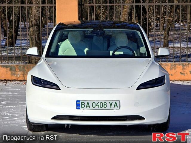 Белый Тесла Модель 3, объемом двигателя 0.32 л и пробегом 3 тыс. км за 32000 $, фото 1 на Automoto.ua