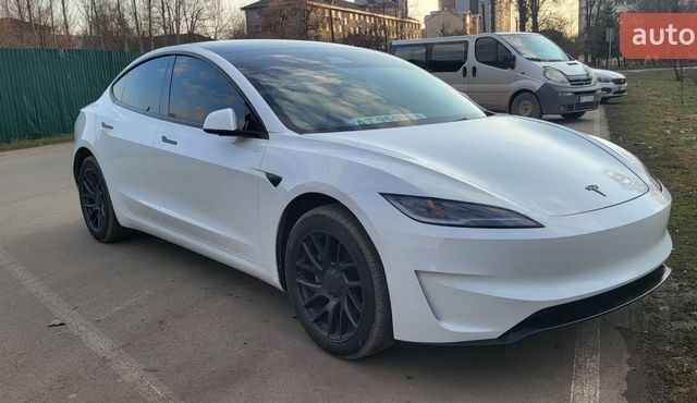 Белый Тесла Модель 3, объемом двигателя 0 л и пробегом 4 тыс. км за 32500 $, фото 1 на Automoto.ua