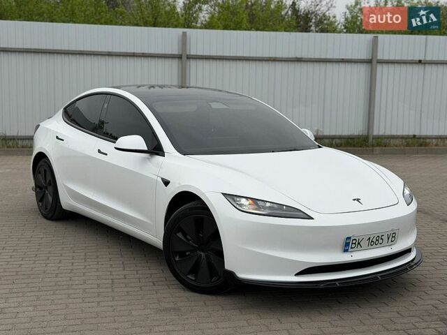Белый Тесла Модель 3, объемом двигателя 0 л и пробегом 2 тыс. км за 29500 $, фото 1 на Automoto.ua