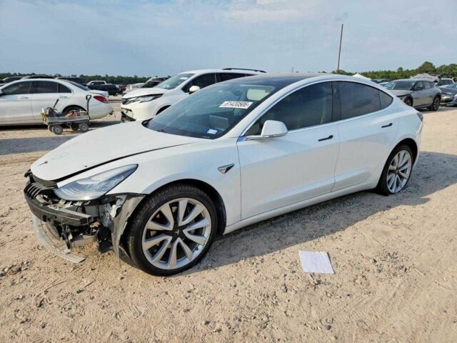 Белый Тесла Модель 3, объемом двигателя 0 л и пробегом 105 тыс. км за 12551 $, фото 1 на Automoto.ua