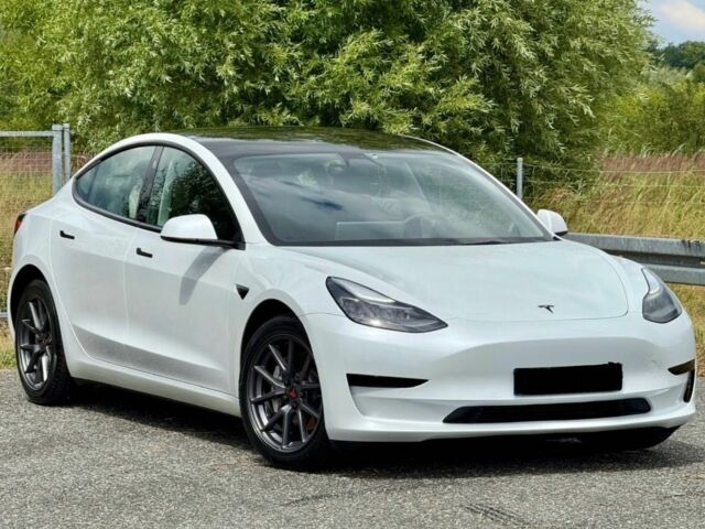 Тесла Модель 3 2021 в Киеве на Automoto.ua Белый Тесла Модель 3, объемом двигателя 0 л и пробегом 47 тыс. км за 15000 $, фото 1 на Automoto.ua