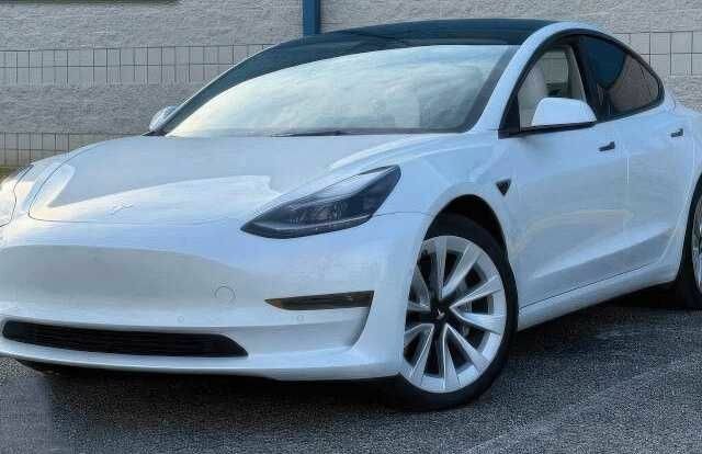 Білий Тесла Модель 3, об'ємом двигуна 0 л та пробігом 55 тис. км за 18500 $, фото 1 на Automoto.ua
