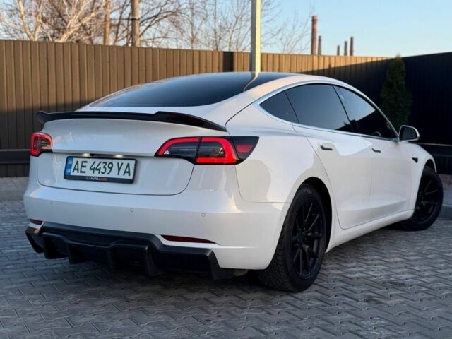 Білий Тесла Модель 3, об'ємом двигуна 0 л та пробігом 107 тис. км за 15500 $, фото 1 на Automoto.ua