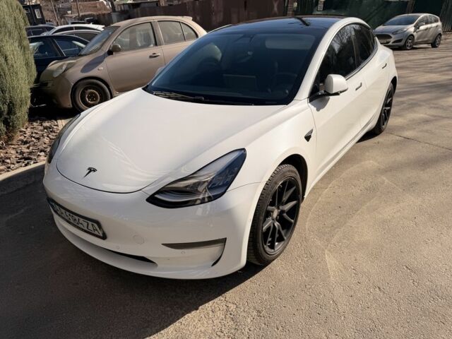 Белый Тесла Модель 3, объемом двигателя 0 л и пробегом 85 тыс. км за 16000 $, фото 1 на Automoto.ua
