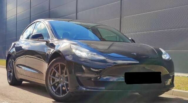 Черный Тесла Модель 3, объемом двигателя 0 л и пробегом 170 тыс. км за 12600 $, фото 1 на Automoto.ua