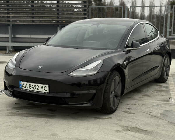 Черный Тесла Модель 3, объемом двигателя 0 л и пробегом 130 тыс. км за 15100 $, фото 1 на Automoto.ua