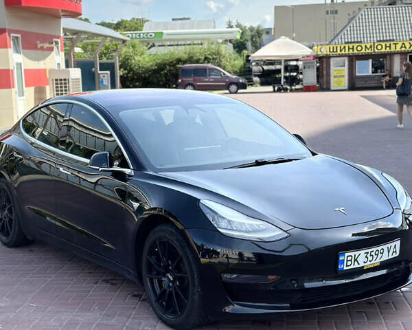 Чорний Тесла Модель 3, об'ємом двигуна 0 л та пробігом 111 тис. км за 24000 $, фото 1 на Automoto.ua