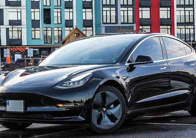 Тесла Модель 3 2018 в Рахове на Automoto.ua Черный Тесла Модель 3, объемом двигателя 0 л и пробегом 93 тыс. км за 14500 $, фото 1 на Automoto.ua