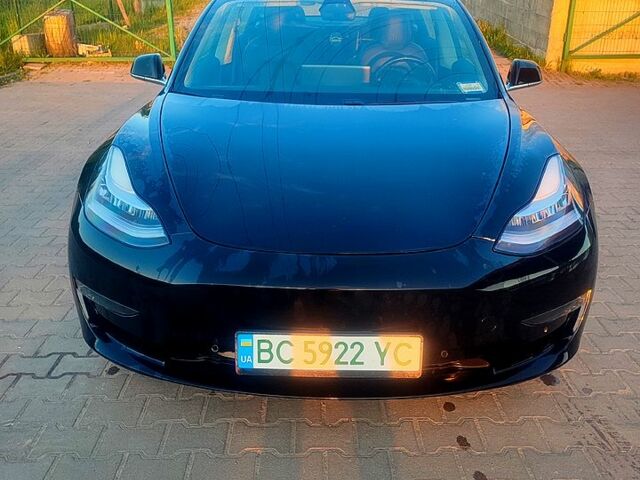 Чорний Тесла Модель 3, об'ємом двигуна 0.32 л та пробігом 57 тис. км за 17800 $, фото 1 на Automoto.ua