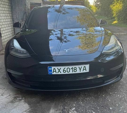 Черный Тесла Модель 3, объемом двигателя 0 л и пробегом 101 тыс. км за 17300 $, фото 1 на Automoto.ua