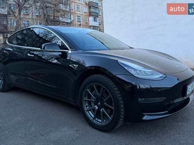 Чорний Тесла Модель 3, об'ємом двигуна 0 л та пробігом 197 тис. км за 18600 $, фото 1 на Automoto.ua