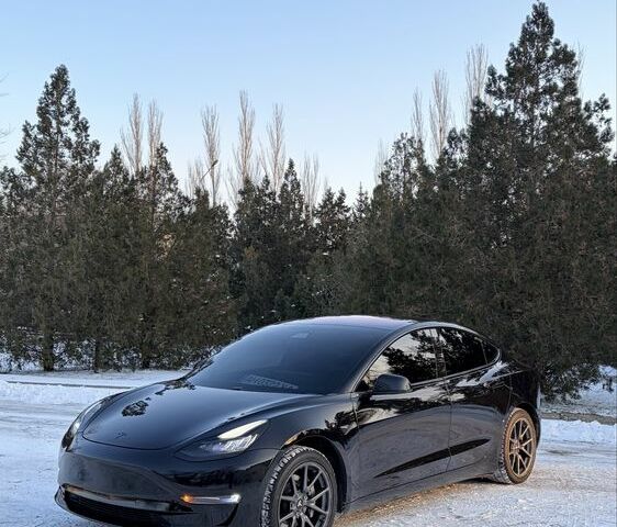 Черный Тесла Модель 3, объемом двигателя 0 л и пробегом 80 тыс. км за 18500 $, фото 1 на Automoto.ua