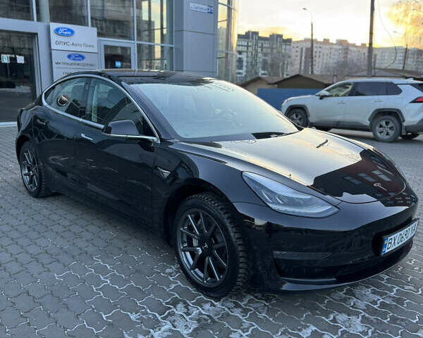 Чорний Тесла Модель 3, об'ємом двигуна 0 л та пробігом 97 тис. км за 20500 $, фото 1 на Automoto.ua
