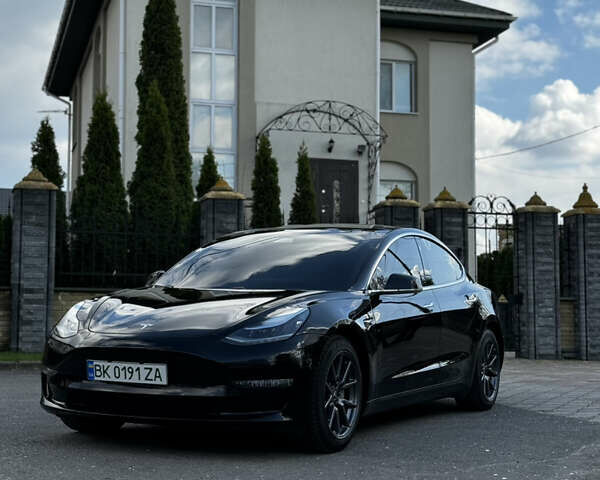 Черный Тесла Модель 3, объемом двигателя 0 л и пробегом 135 тыс. км за 21900 $, фото 1 на Automoto.ua