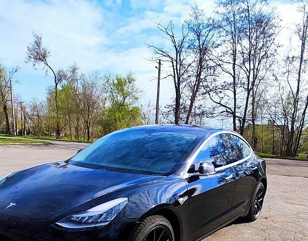 Черный Тесла Модель 3, объемом двигателя 0.22 л и пробегом 170 тыс. км за 18000 $, фото 1 на Automoto.ua