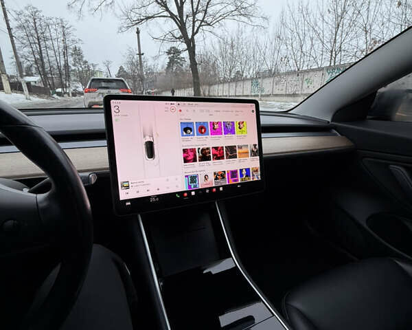 Черный Тесла Модель 3, объемом двигателя 0 л и пробегом 156 тыс. км за 17000 $, фото 1 на Automoto.ua