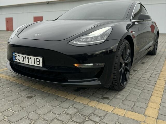 Черный Тесла Модель 3, объемом двигателя 0 л и пробегом 47 тыс. км за 18000 $, фото 1 на Automoto.ua