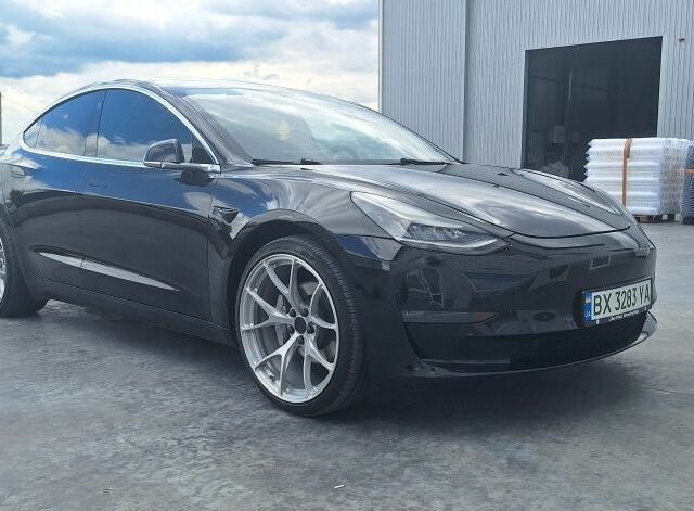 Чорний Тесла Модель 3, об'ємом двигуна 0 л та пробігом 120 тис. км за 15300 $, фото 1 на Automoto.ua