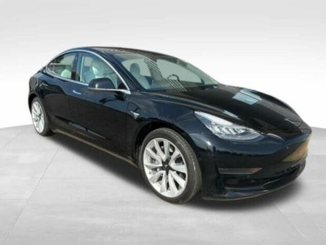 Черный Тесла Модель 3, объемом двигателя 0 л и пробегом 77 тыс. км за 18000 $, фото 1 на Automoto.ua