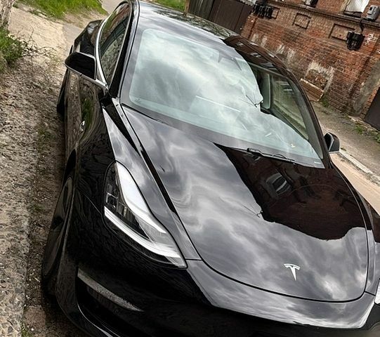 Чорний Тесла Модель 3, об'ємом двигуна 0 л та пробігом 60 тис. км за 18000 $, фото 1 на Automoto.ua