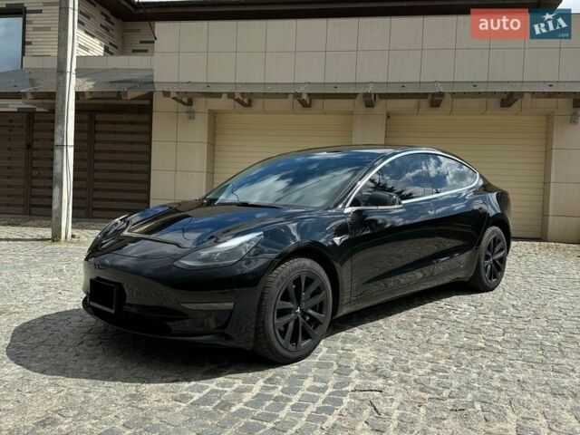 Черный Тесла Модель 3, объемом двигателя 0 л и пробегом 70 тыс. км за 21500 $, фото 1 на Automoto.ua