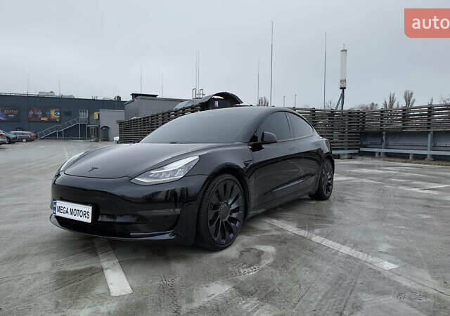 Черный Тесла Модель 3, объемом двигателя 0 л и пробегом 64 тыс. км за 21990 $, фото 1 на Automoto.ua