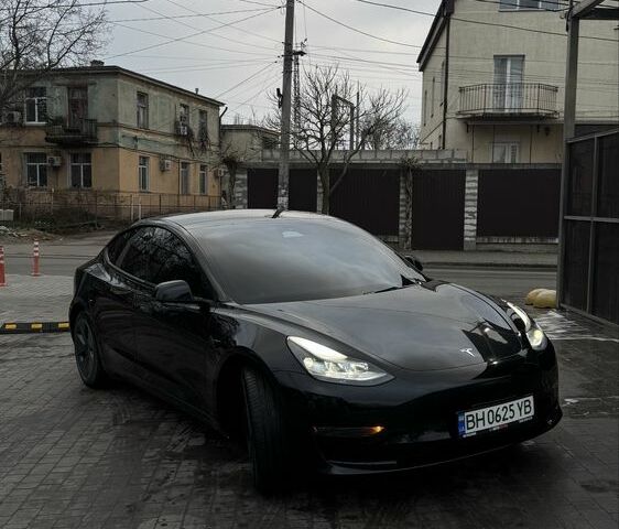 Черный Тесла Модель 3, объемом двигателя 0 л и пробегом 84 тыс. км за 20000 $, фото 1 на Automoto.ua