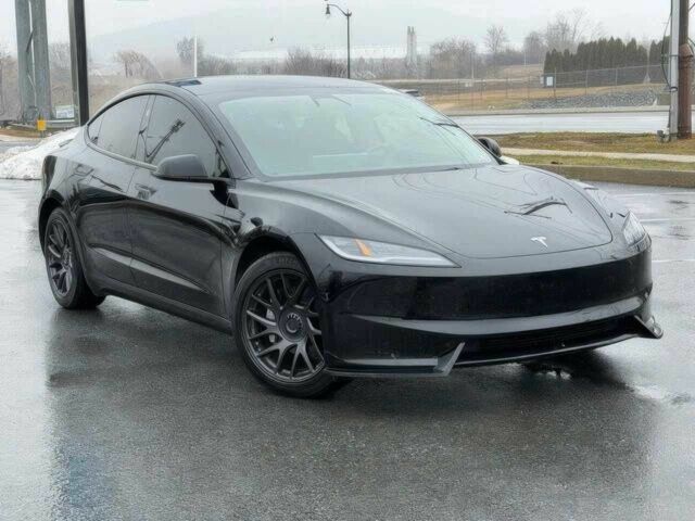 Черный Тесла Модель 3, объемом двигателя 0 л и пробегом 4 тыс. км за 15200 $, фото 1 на Automoto.ua