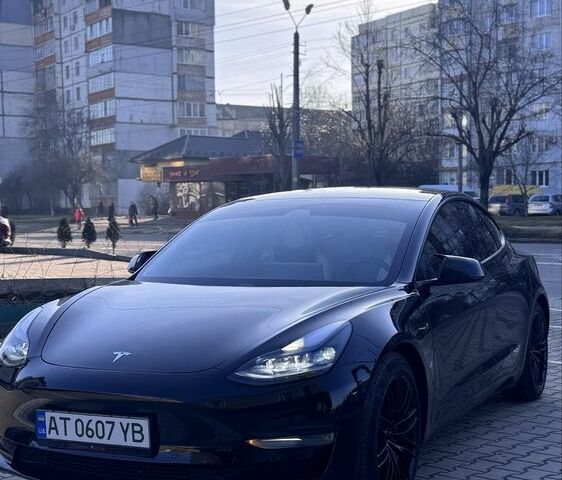 Черный Тесла Модель 3, объемом двигателя 0 л и пробегом 57 тыс. км за 23400 $, фото 1 на Automoto.ua