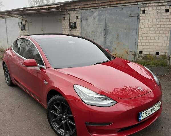 Красный Тесла Модель 3, объемом двигателя 0 л и пробегом 110 тыс. км за 17500 $, фото 1 на Automoto.ua