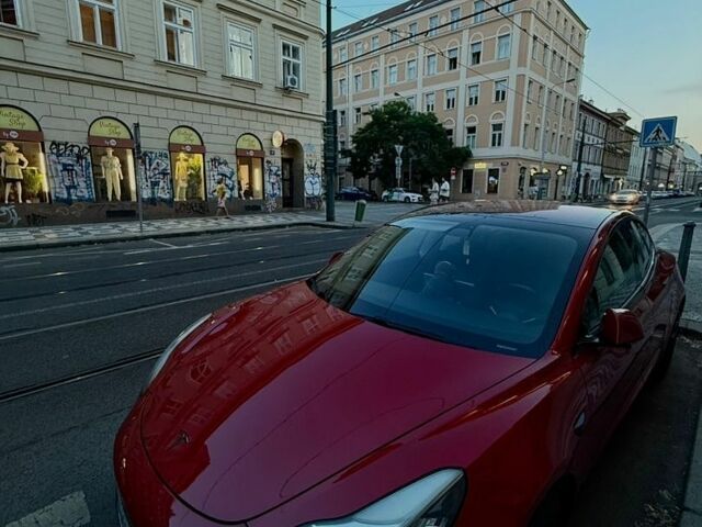 Красный Тесла Модель 3, объемом двигателя 0 л и пробегом 80 тыс. км за 25000 $, фото 1 на Automoto.ua