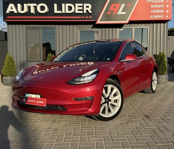 Красный Тесла Модель 3, объемом двигателя 0 л и пробегом 130 тыс. км за 16200 $, фото 1 на Automoto.ua