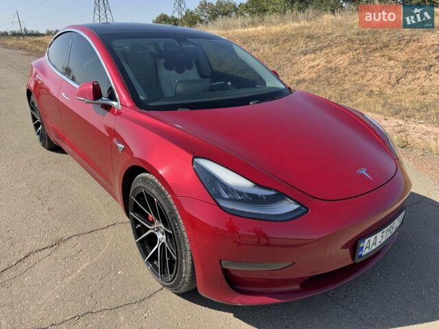 Красный Тесла Модель 3, объемом двигателя 0 л и пробегом 154 тыс. км за 16000 $, фото 1 на Automoto.ua