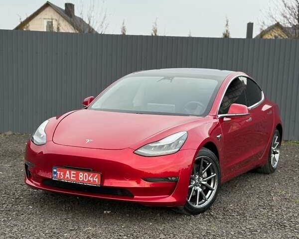 Красный Тесла Модель 3, объемом двигателя 0 л и пробегом 120 тыс. км за 18500 $, фото 1 на Automoto.ua