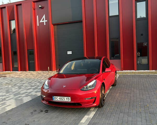 Тесла Модель 3 2020 в Львове на Automoto.ua Красный Тесла Модель 3, объемом двигателя 0 л и пробегом 80 тыс. км за 22000 $, фото 1 на Automoto.ua