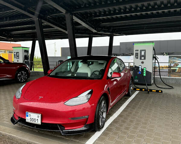 Красный Тесла Модель 3, объемом двигателя 0 л и пробегом 97 тыс. км за 19999 $, фото 1 на Automoto.ua