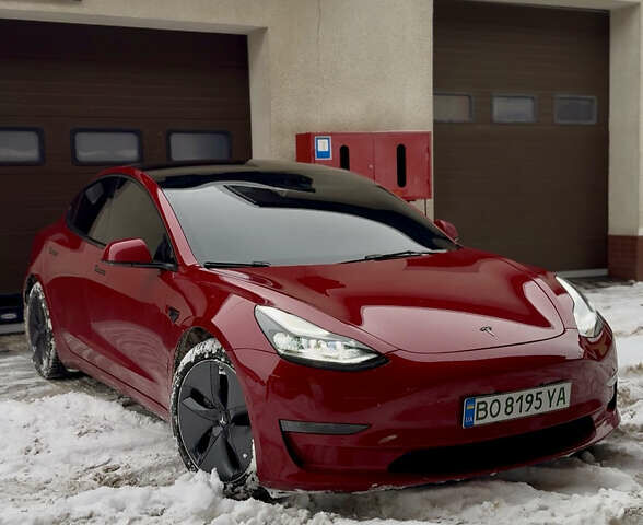 Красный Тесла Модель 3, объемом двигателя 0 л и пробегом 62 тыс. км за 19850 $, фото 1 на Automoto.ua