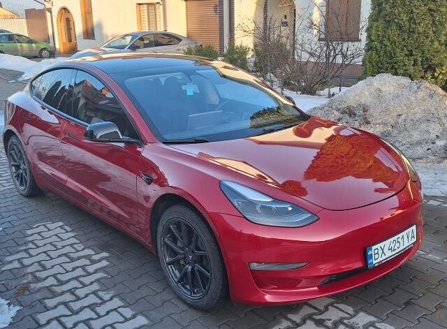 Красный Тесла Модель 3, объемом двигателя 0 л и пробегом 47 тыс. км за 17500 $, фото 1 на Automoto.ua