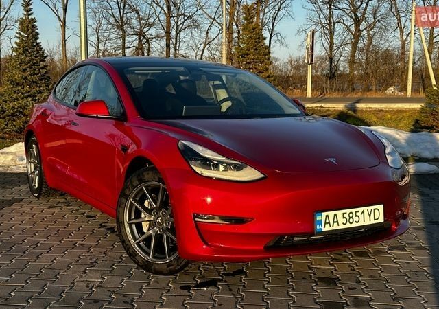 Красный Тесла Модель 3, объемом двигателя 0 л и пробегом 160 тыс. км за 16200 $, фото 1 на Automoto.ua