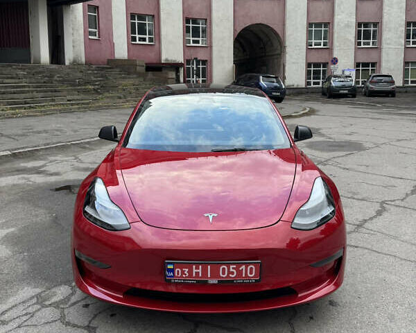 Тесла Модель 3 2022 в Днепре (Днепропетровске) на Automoto.ua Красный Тесла Модель 3, объемом двигателя 0 л и пробегом 131 тыс. км за 19500 $, фото 1 на Automoto.ua