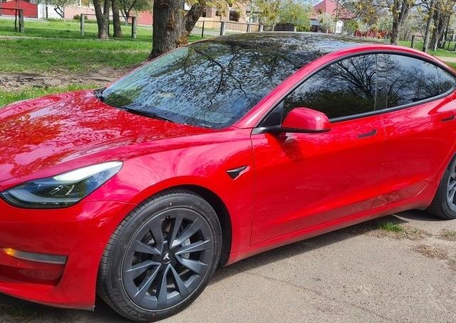Красный Тесла Модель 3, объемом двигателя 0 л и пробегом 160 тыс. км за 18500 $, фото 1 на Automoto.ua
