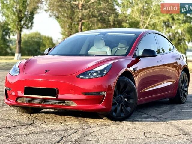 Красный Тесла Модель 3, объемом двигателя 0 л и пробегом 42 тыс. км за 21500 $, фото 1 на Automoto.ua