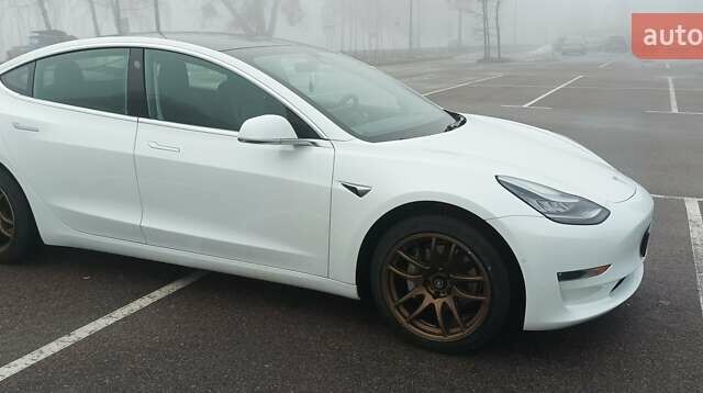 Тесла Модель 3, объемом двигателя 0 л и пробегом 65 тыс. км за 26000 $, фото 1 на Automoto.ua