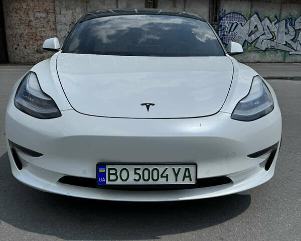 Тесла Модель 3, объемом двигателя 0 л и пробегом 61 тыс. км за 16300 $, фото 1 на Automoto.ua