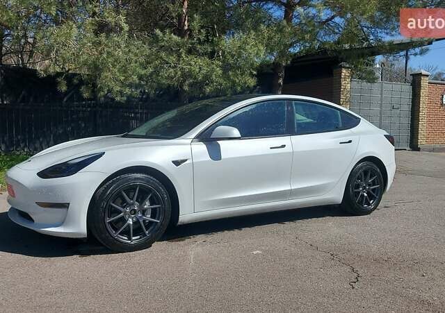Тесла Модель 3, объемом двигателя 0 л и пробегом 52 тыс. км за 21700 $, фото 1 на Automoto.ua