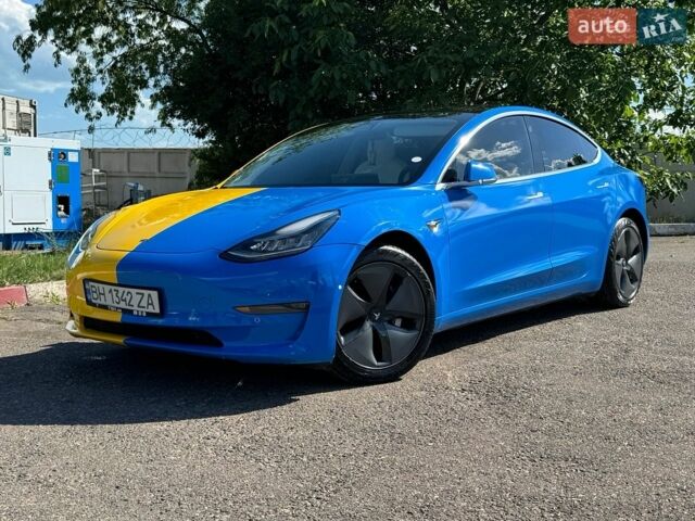 Жовтий Тесла Модель 3, об'ємом двигуна 0 л та пробігом 68 тис. км за 14700 $, фото 1 на Automoto.ua